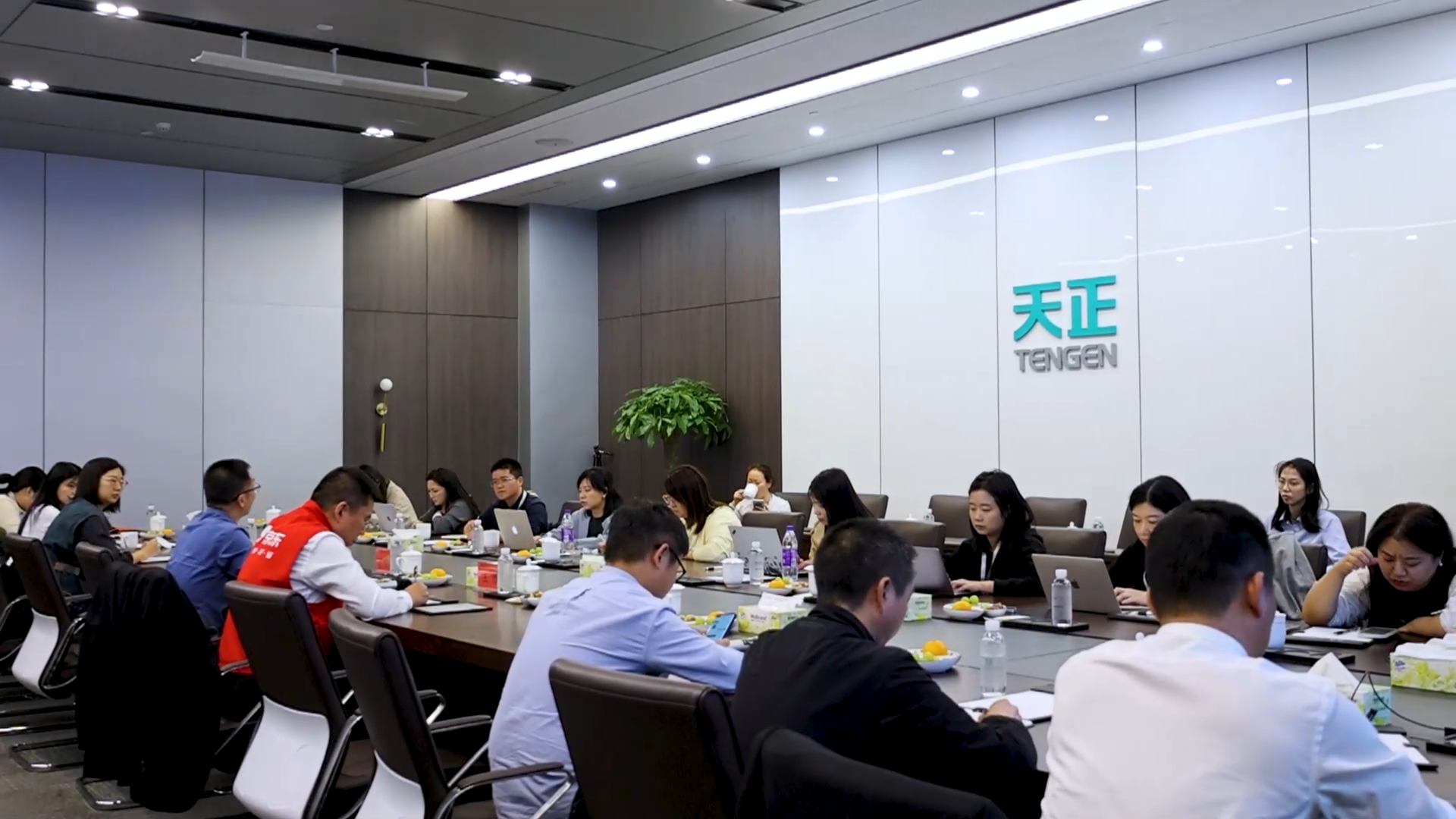 京东工业走进爱游戏体育，探访产业数智化之路！